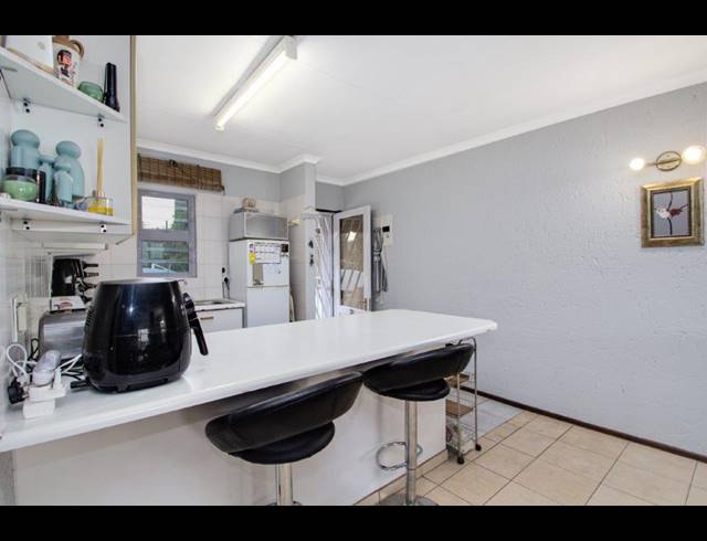 2 BEDROOM APARTMENT FOR SALE IN FOURWAYS GARDENS
